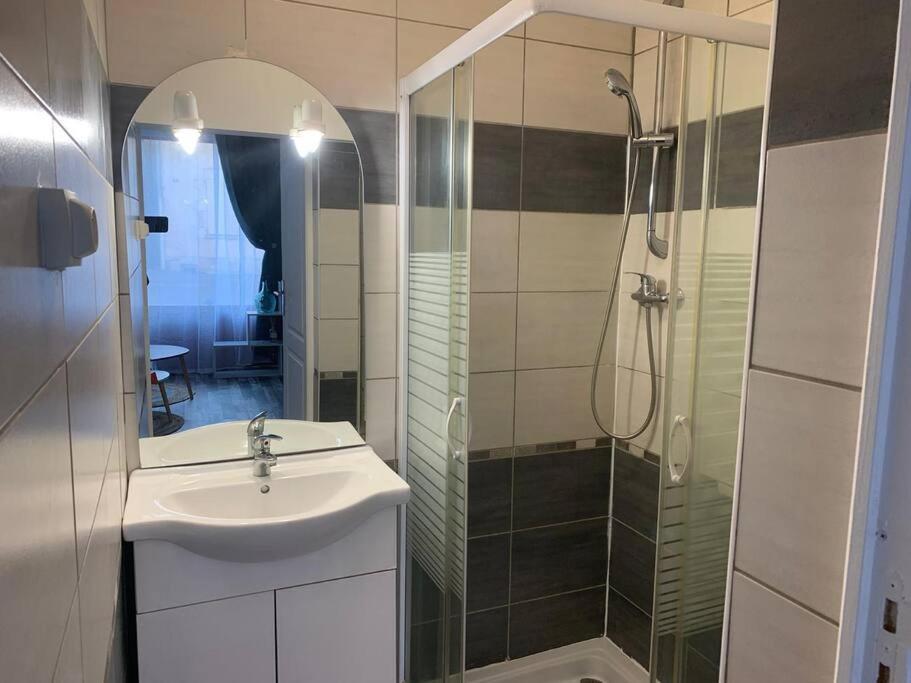 Appartement Avec Cours Gien Eksteriør bilde